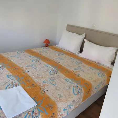 Holidays 10 Apartment Split