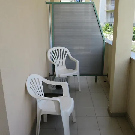 Holidays 10 Apartment Split